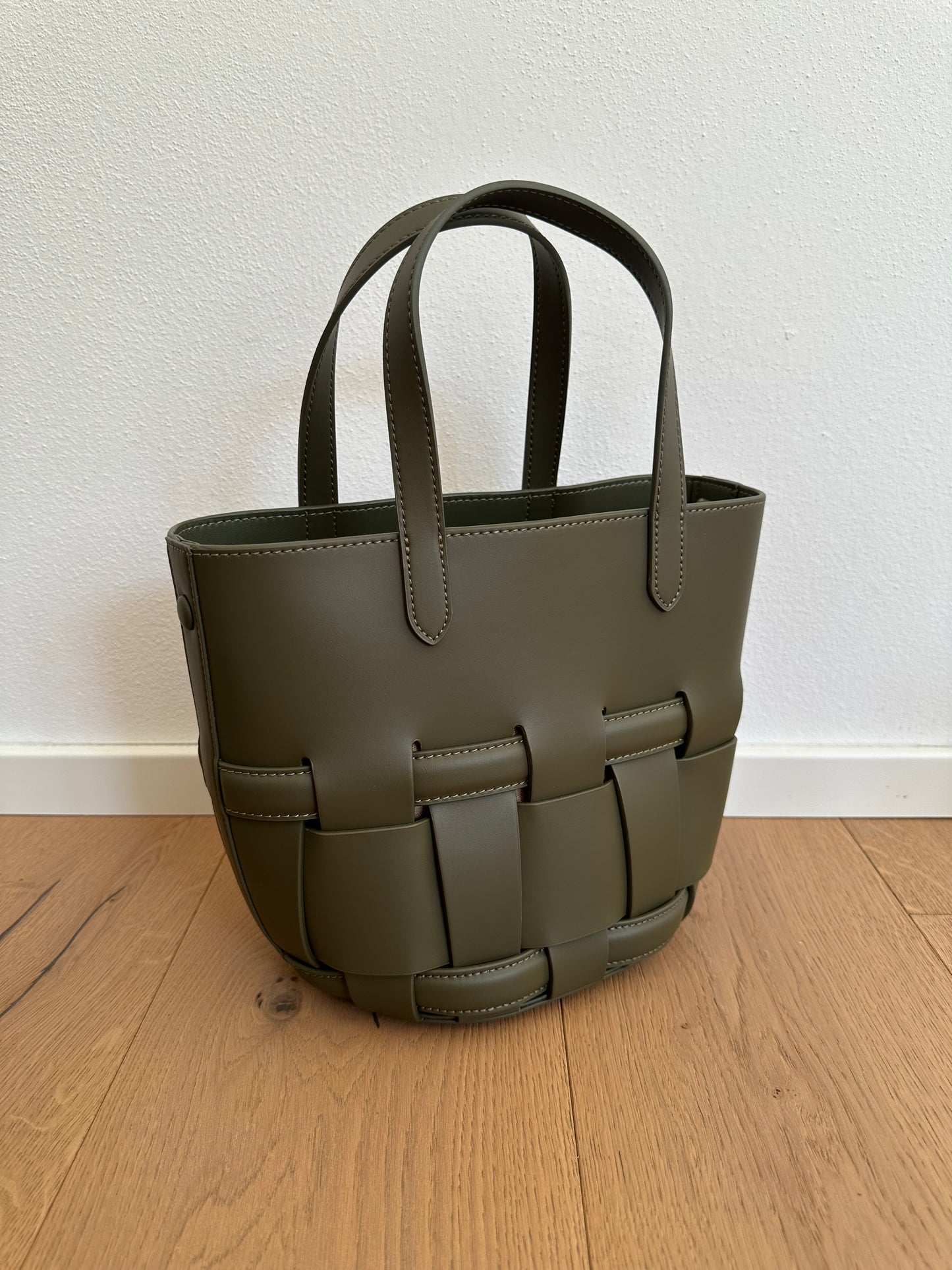 EVELINA- woven bucket
