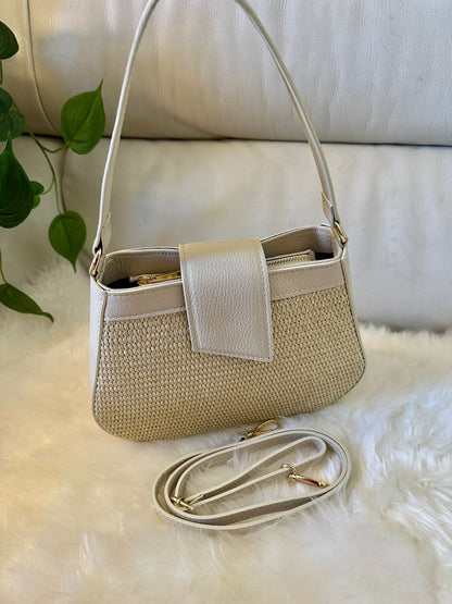 Shoulder bag with leather and raffia shoulder strap